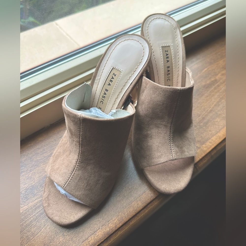 BRAND NEW Zara Basic Lucite Heel Suede Open Toe Slide Mule, Size 36